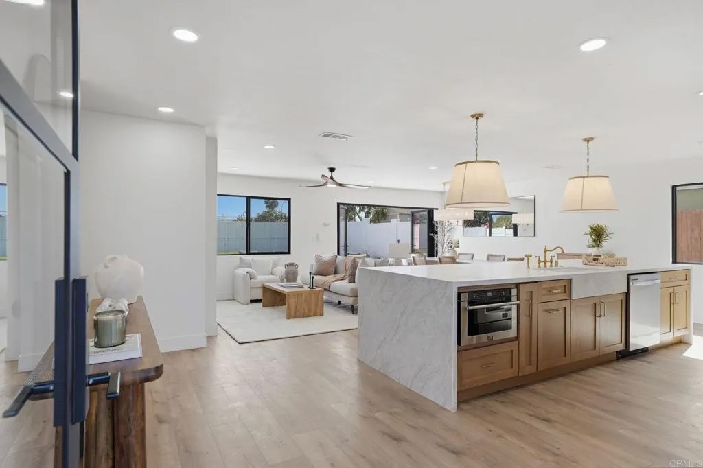 8833 Glenhaven Street