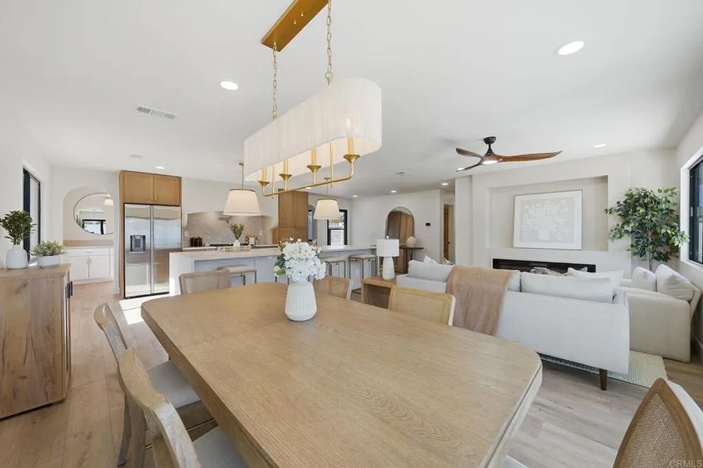 8833 Glenhaven Street