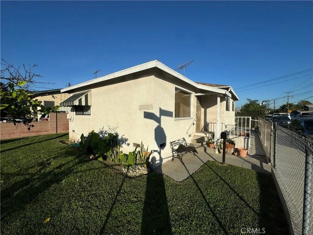 Photo of 13942 Anderson St, Paramount, CA 90723 (MLS # SB26014298)
