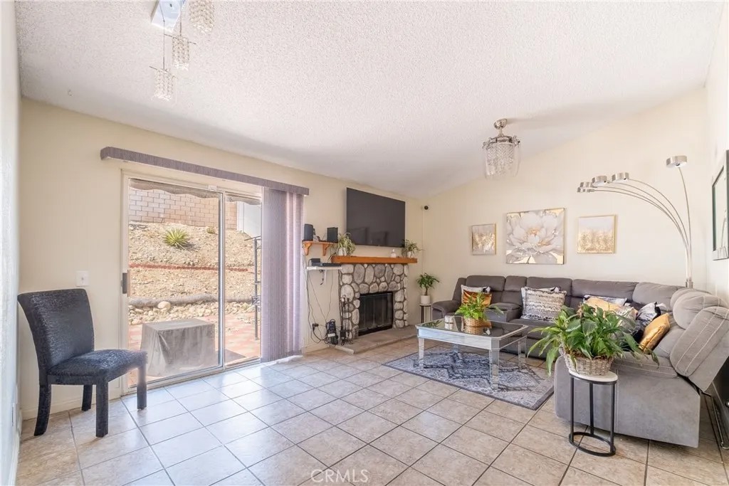 2688 W Calle Vista