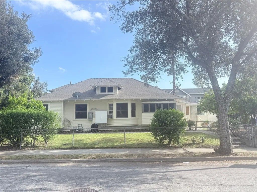 Photo of 473 N Euclid Ave #2, Pasadena, CA 91101 (MLS # TR26070582)