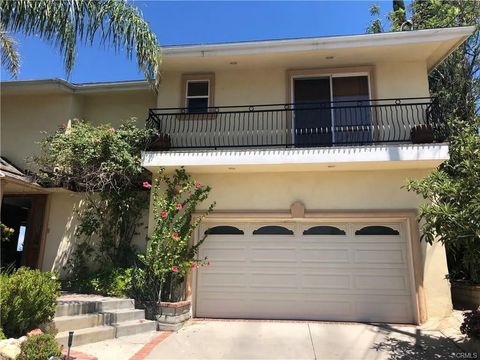 Photo of 4604 Dunman Ave, Woodland Hills, CA 91364 (MLS # SR26058711)