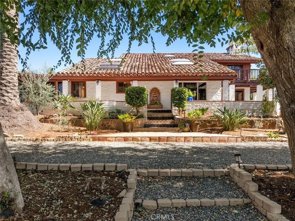Photo of 11550 Old Castle Rd, Valley Center, CA 92082 (MLS # ND26095783)