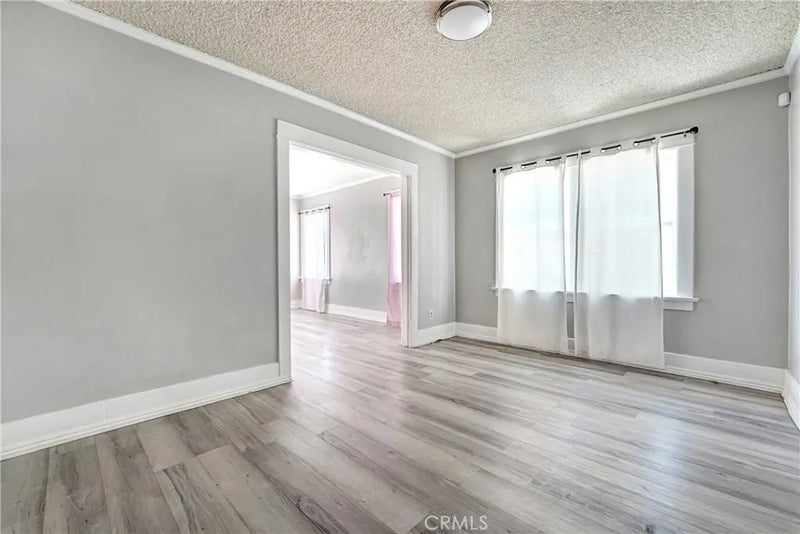 1017 W 46th