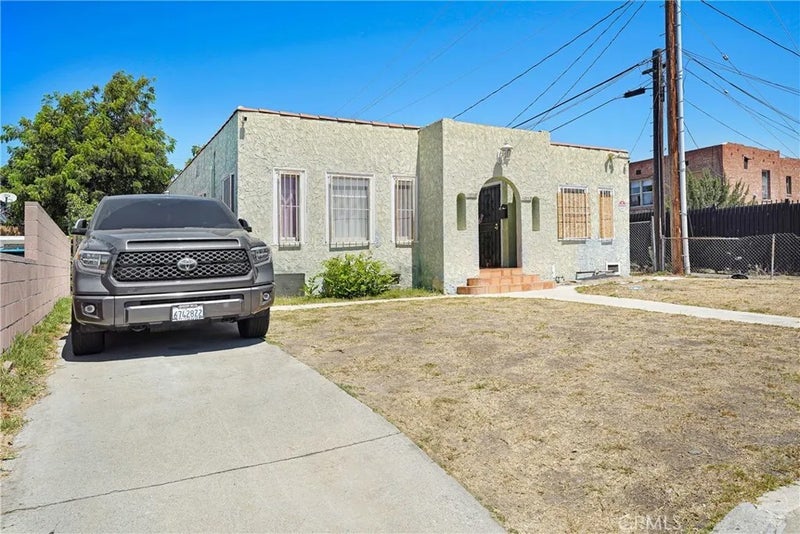 1017 W 46th
