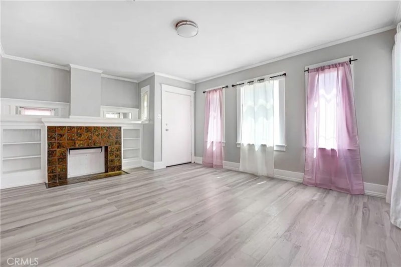 1017 W 46th