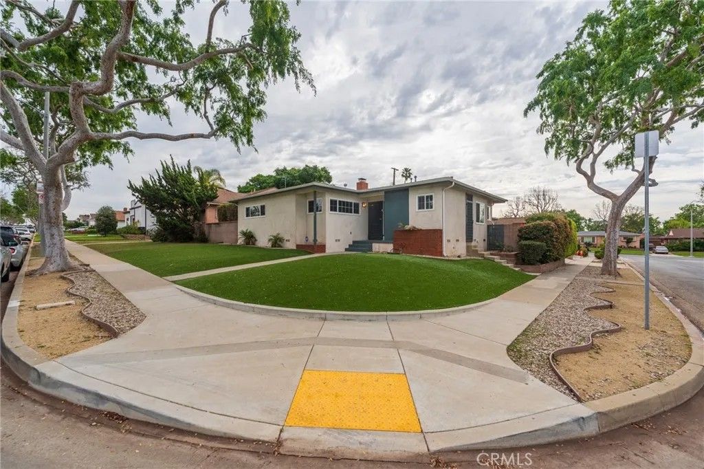 Photo of 2530 Van Wick Street, Inglewood, CA 90303 (MLS # SB26028573)