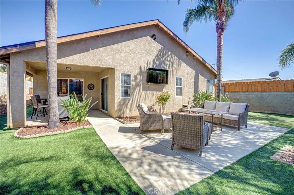 Photo of 117 Morro Rd, Fallbrook, CA 92028 (MLS # SW26070249)