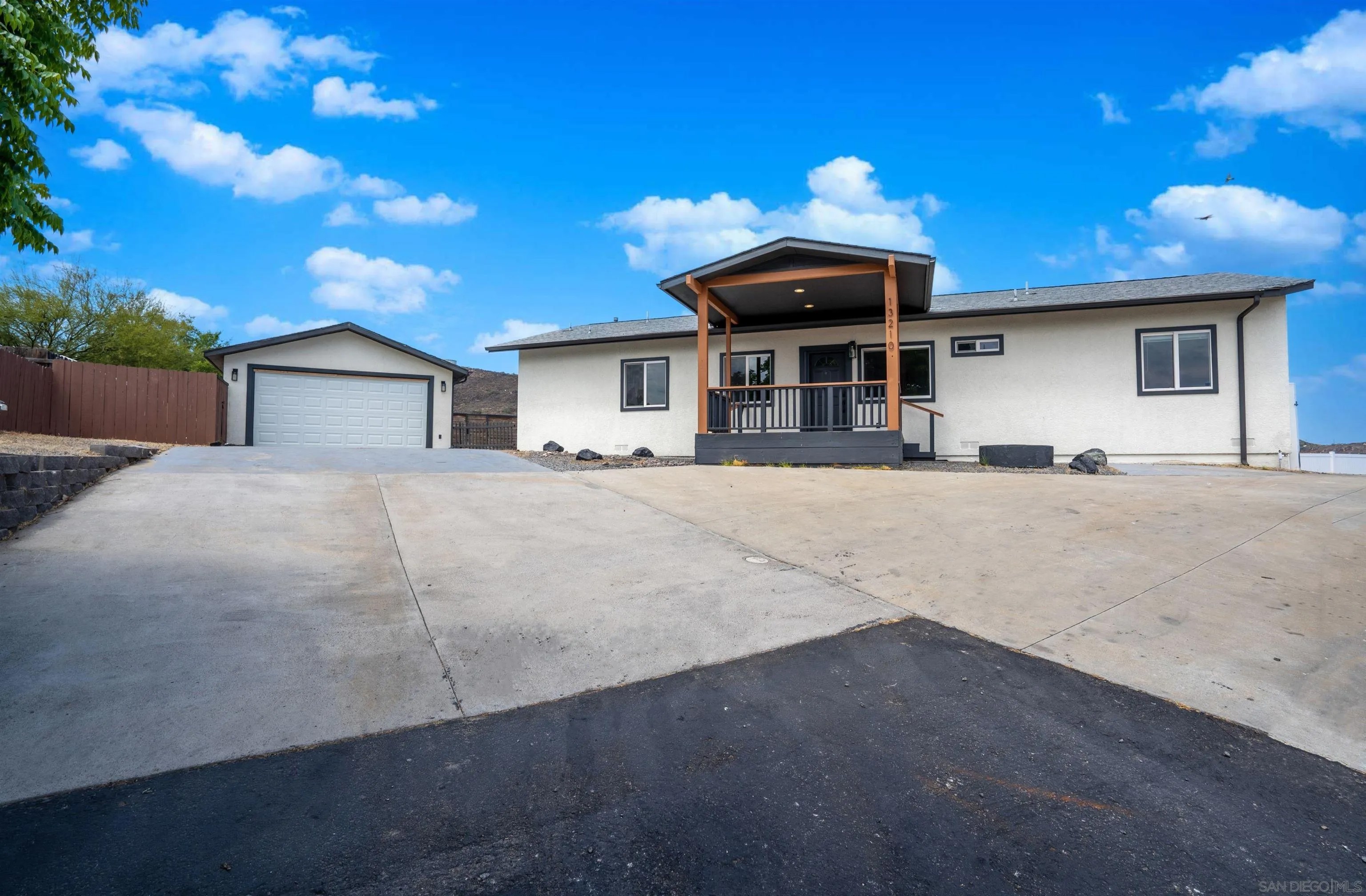 13210 Medallion Ln