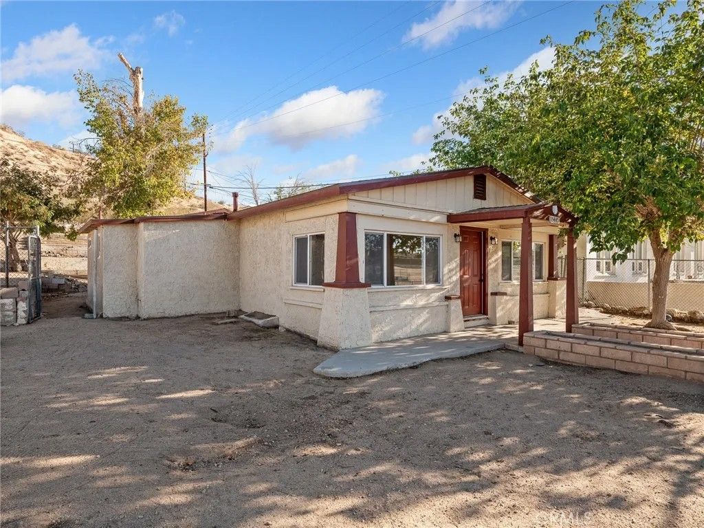 Photo of 15445 Hesperia Road, Victorville, CA 92395 (MLS # OC25251452)