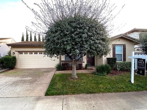 Photo of 11704 Village Pond Way, Rancho Cordova, CA 95742 (MLS # SR26024688)