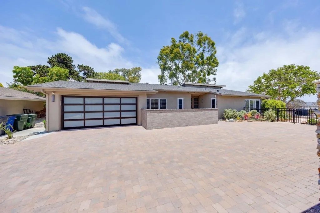 764 E Solana Circle