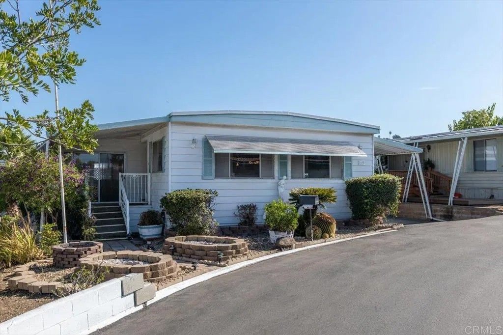 Photo of 718 Sycamore Ave #115, Vista, CA 92083 (MLS # NDP2509312)