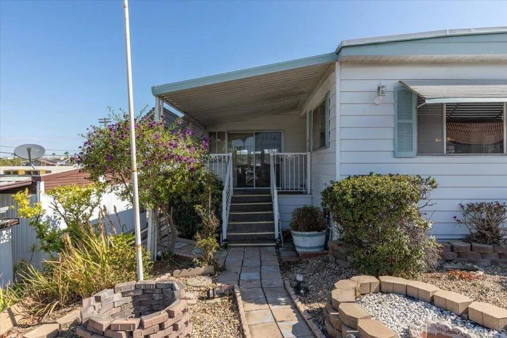 Photo of 718 Sycamore Ave #115, Vista, CA 92083 (MLS # NDP2509312)
