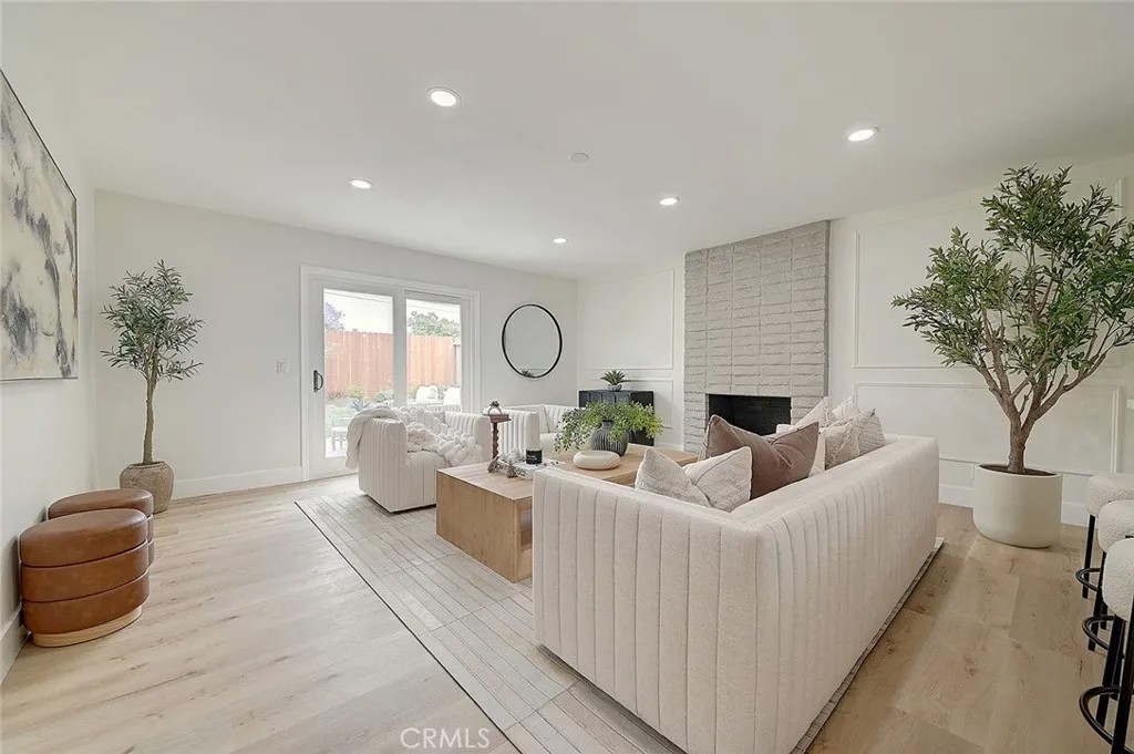 2113 S Forest