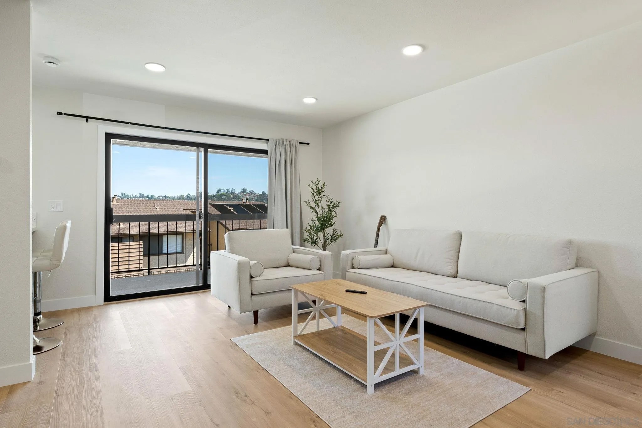 5109 Fontaine St 215
