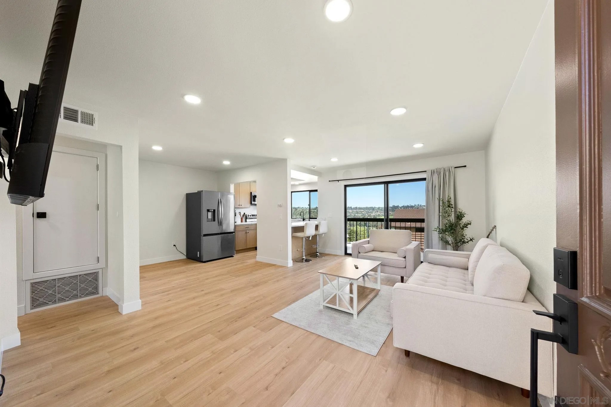 5109 Fontaine St 215