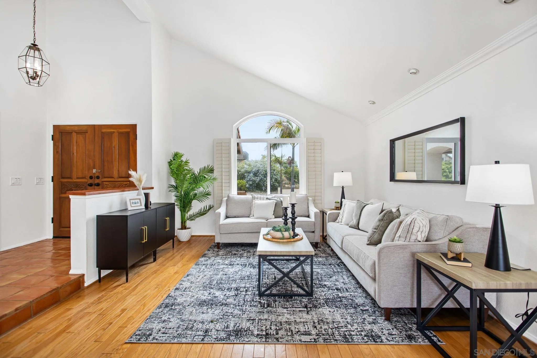 1009 Paseo La Cresta