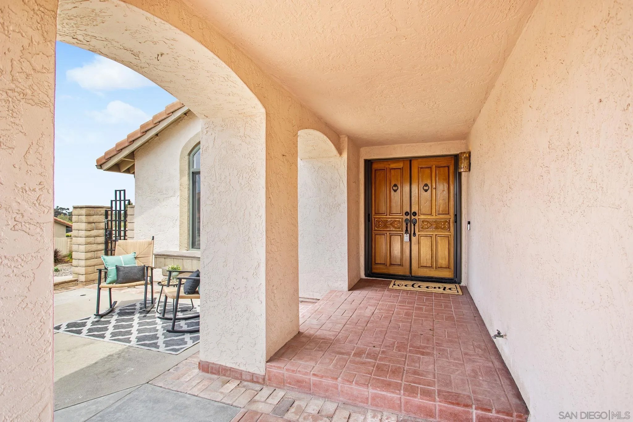 1009 Paseo La Cresta