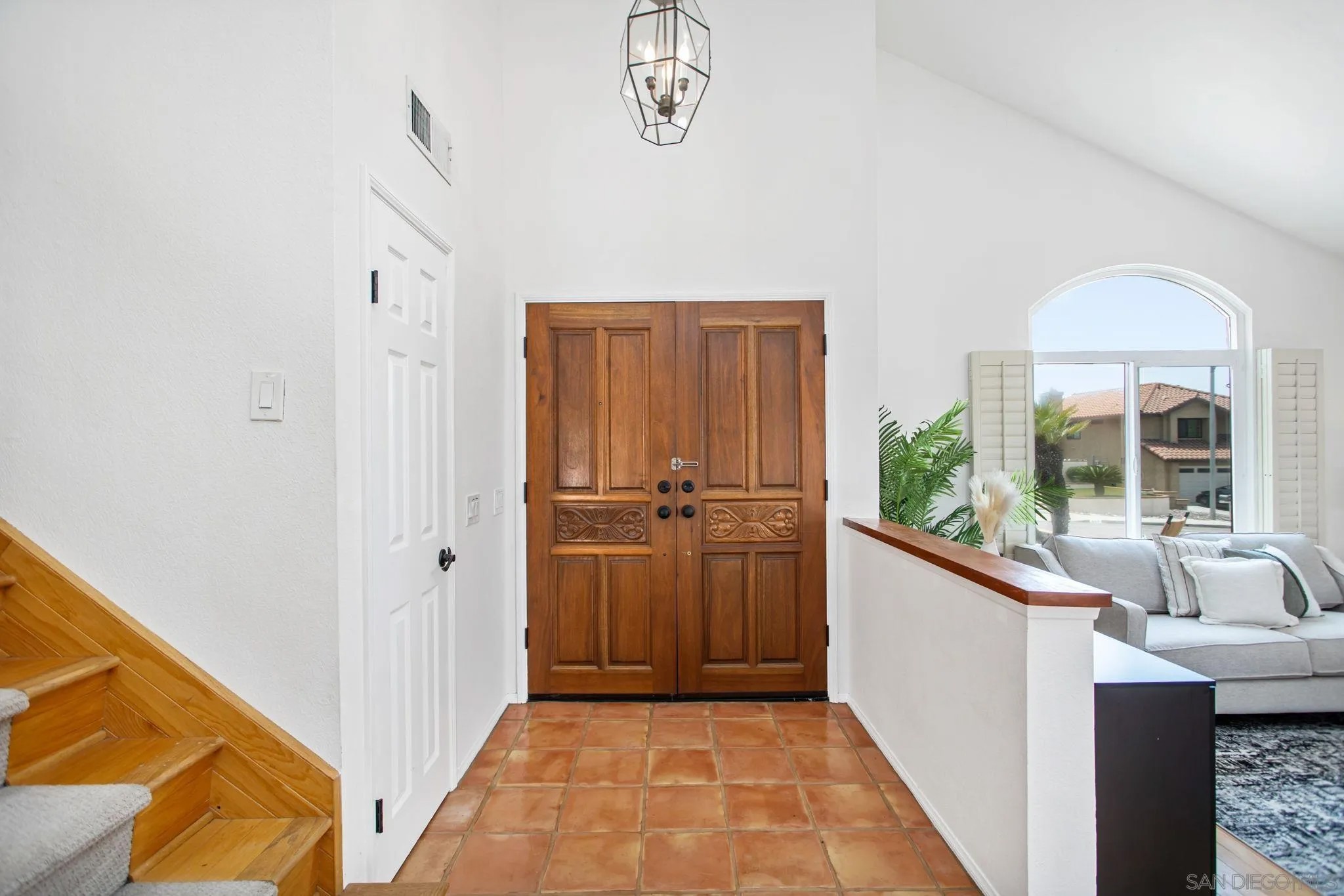 1009 Paseo La Cresta