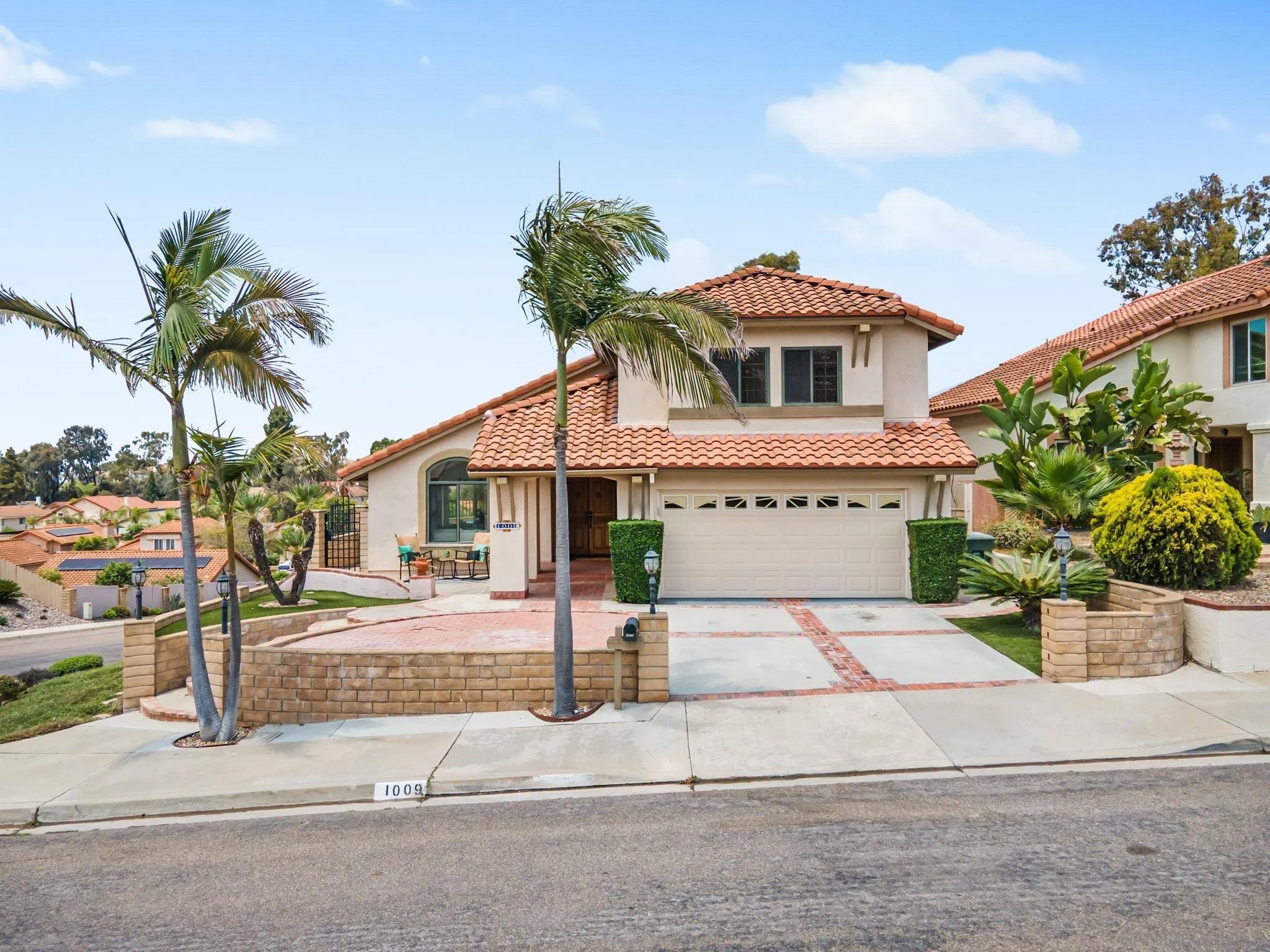 1009 Paseo La Cresta