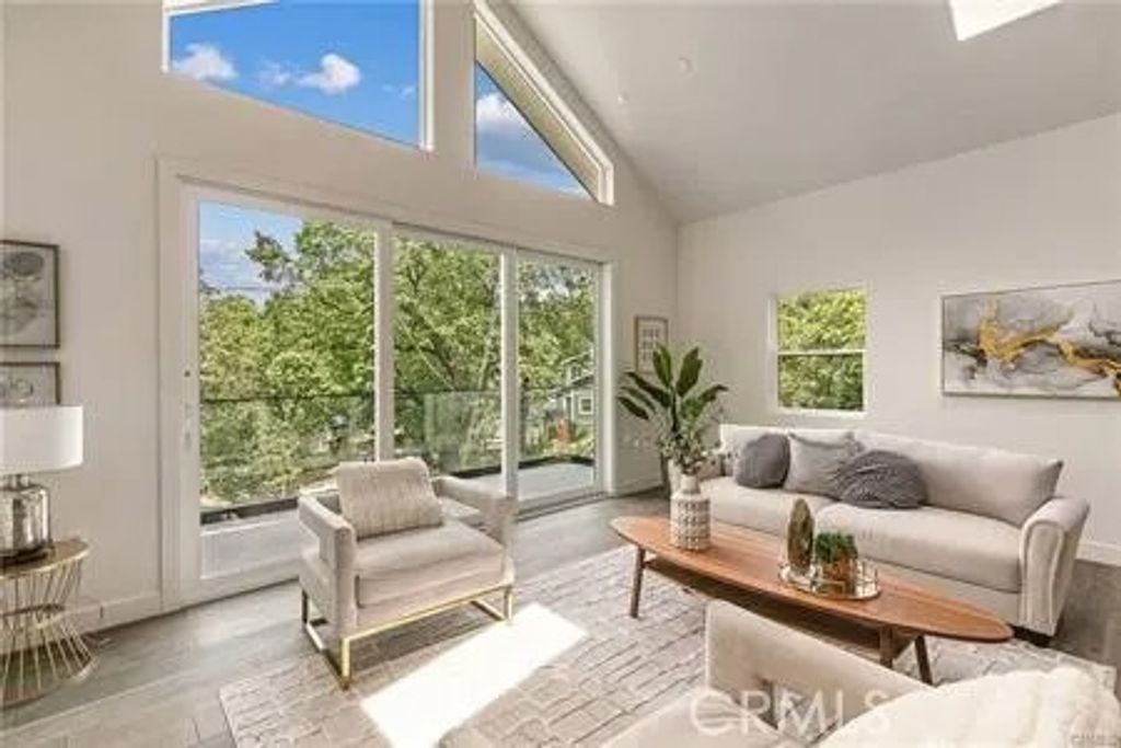 Photo of 1670 Grass Valley, Lake Arrowhead, CA 92352 (MLS # TR26058789)