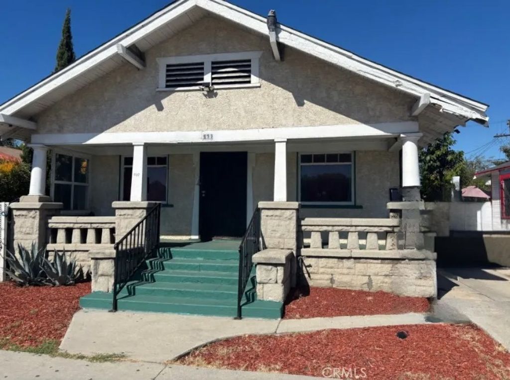 Photo of 837 W Gage Avenue, Los Angeles, CA 90044 (MLS # MB26094492)