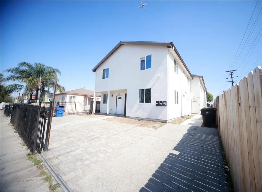 1019 E 84th Place