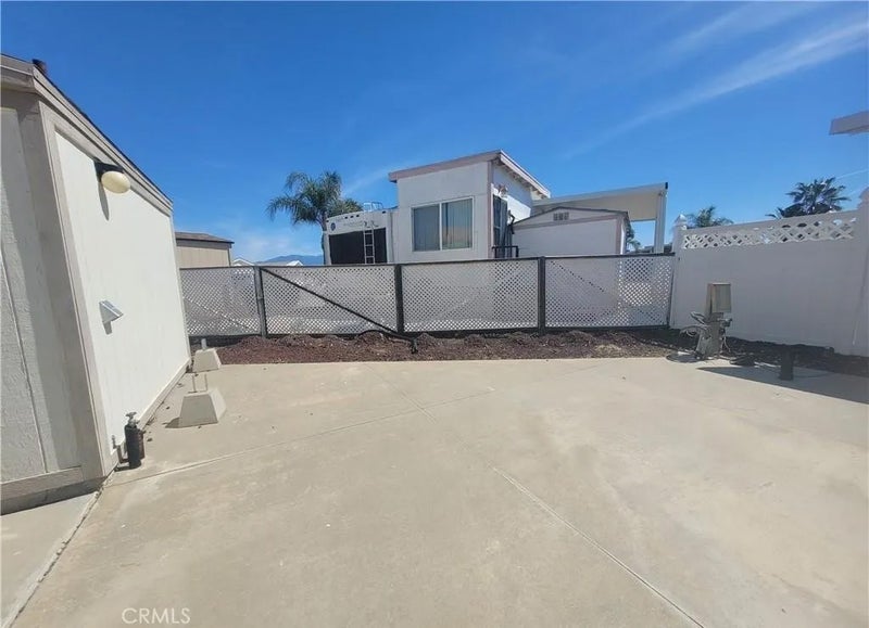 1295 S Cawston