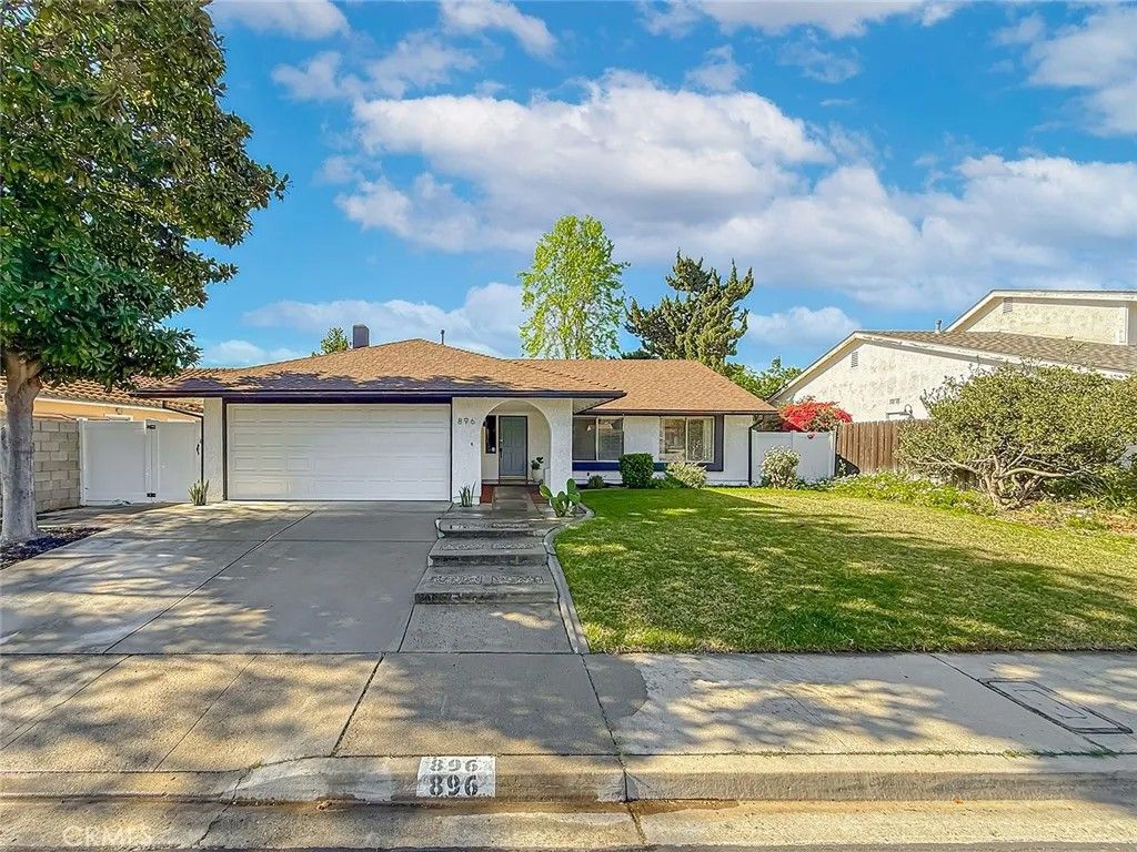 Photo of 896 Bright Star Street, Thousand Oaks, CA 91360 (MLS # SR26029587)