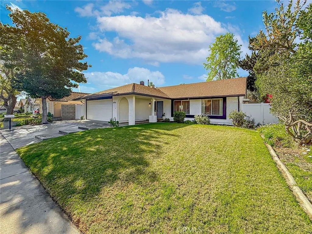 Photo of 896 Bright Star Street, Thousand Oaks, CA 91360 (MLS # SR26029587)