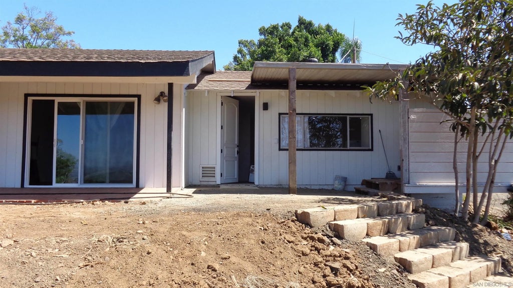 Photo of 3730 #B Silverleaf Lane, Vista, CA 92084 (MLS # 260021489)
