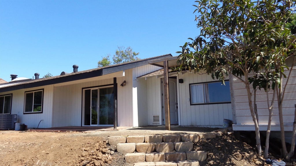 Photo of 3730 #B Silverleaf Lane, Vista, CA 92084 (MLS # 260021489)