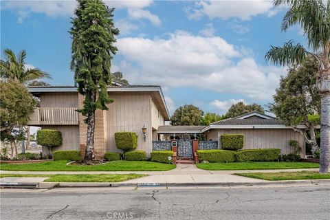 Photo of 17188 Edgewater Ln, Huntington Beach, CA 92649 (MLS # PW26093819)