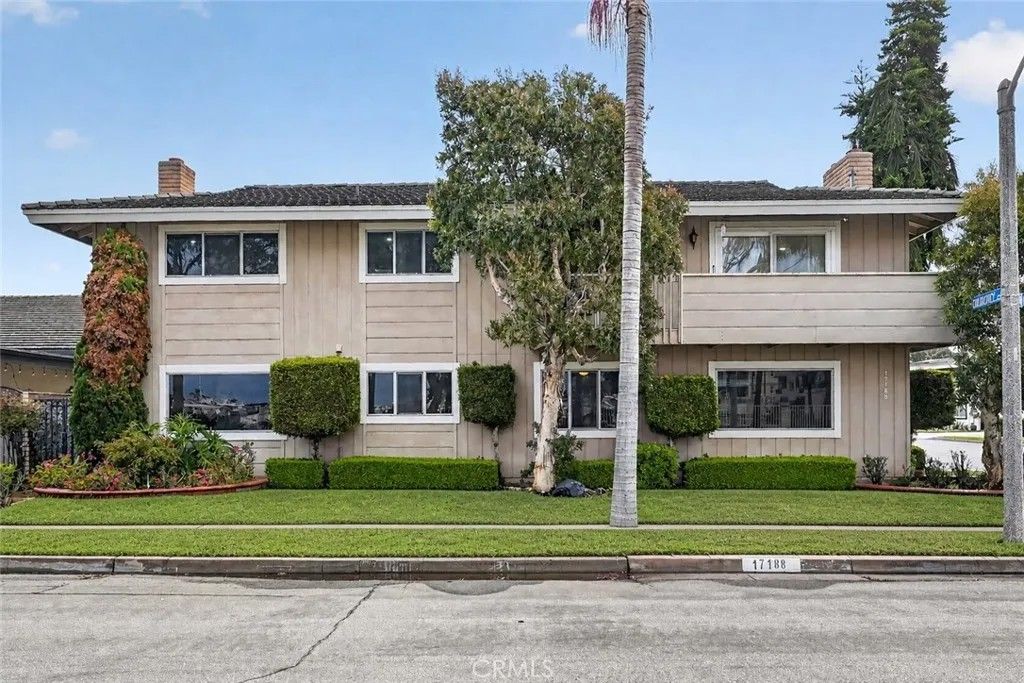 Photo of 17188 Edgewater Ln, Huntington Beach, CA 92649 (MLS # PW26093819)