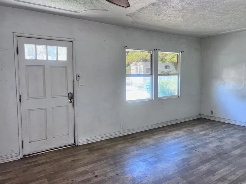 8307 Broadway Lane