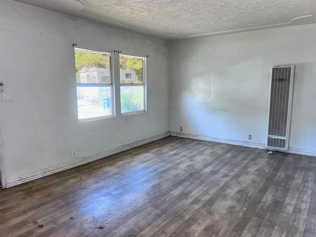 8307 Broadway Lane