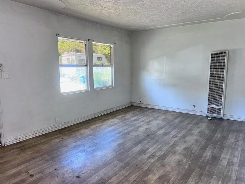 8307 Broadway Lane