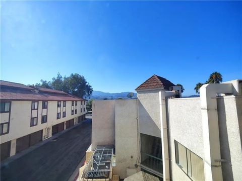 Tiny photo for 18126 Sundowner Way #1142, Canyon Country, CA 91387 (MLS # SB25238801)