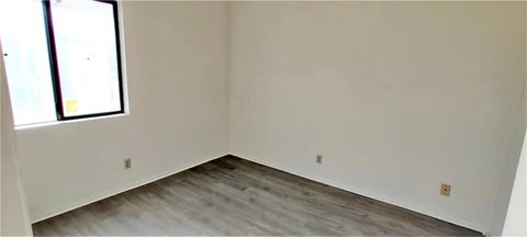 Tiny photo for 18126 Sundowner Way #1142, Canyon Country, CA 91387 (MLS # SB25238801)