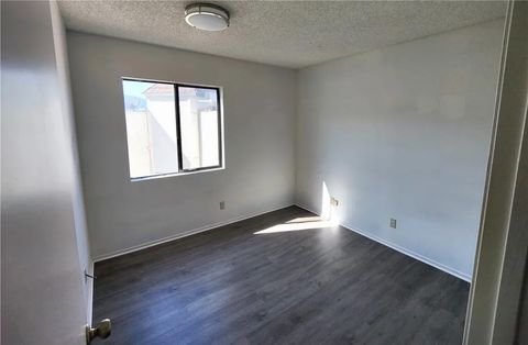 Tiny photo for 18126 Sundowner Way #1142, Canyon Country, CA 91387 (MLS # SB25238801)