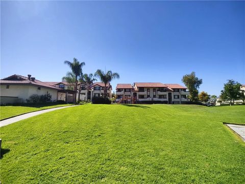 Tiny photo for 18126 Sundowner Way #1142, Canyon Country, CA 91387 (MLS # SB25238801)