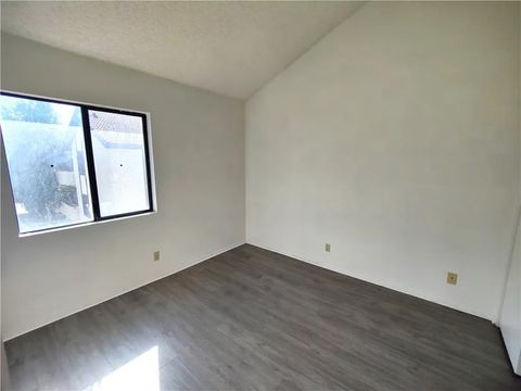 Tiny photo for 18126 Sundowner Way #1142, Canyon Country, CA 91387 (MLS # SB25238801)