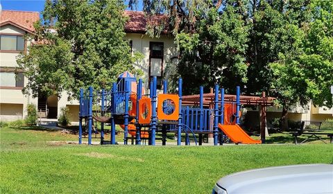 Tiny photo for 18126 Sundowner Way #1142, Canyon Country, CA 91387 (MLS # SB25238801)