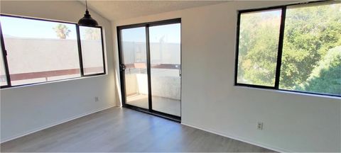 Tiny photo for 18126 Sundowner Way #1142, Canyon Country, CA 91387 (MLS # SB25238801)