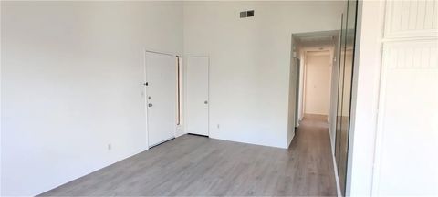 Tiny photo for 18126 Sundowner Way #1142, Canyon Country, CA 91387 (MLS # SB25238801)