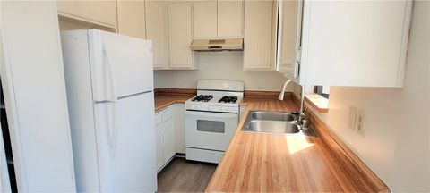Tiny photo for 18126 Sundowner Way #1142, Canyon Country, CA 91387 (MLS # SB25238801)