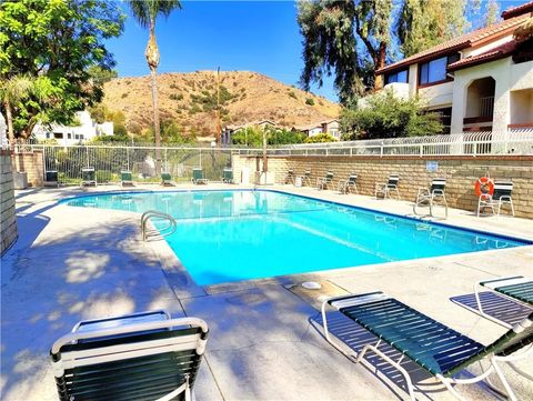 Tiny photo for 18126 Sundowner Way #1142, Canyon Country, CA 91387 (MLS # SB25238801)