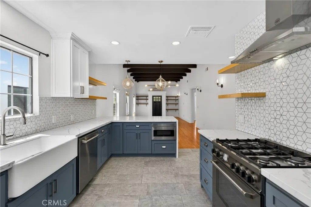 Photo of 520 N Citrus Ave, Los Angeles, CA 90036 (MLS # SR26088623)