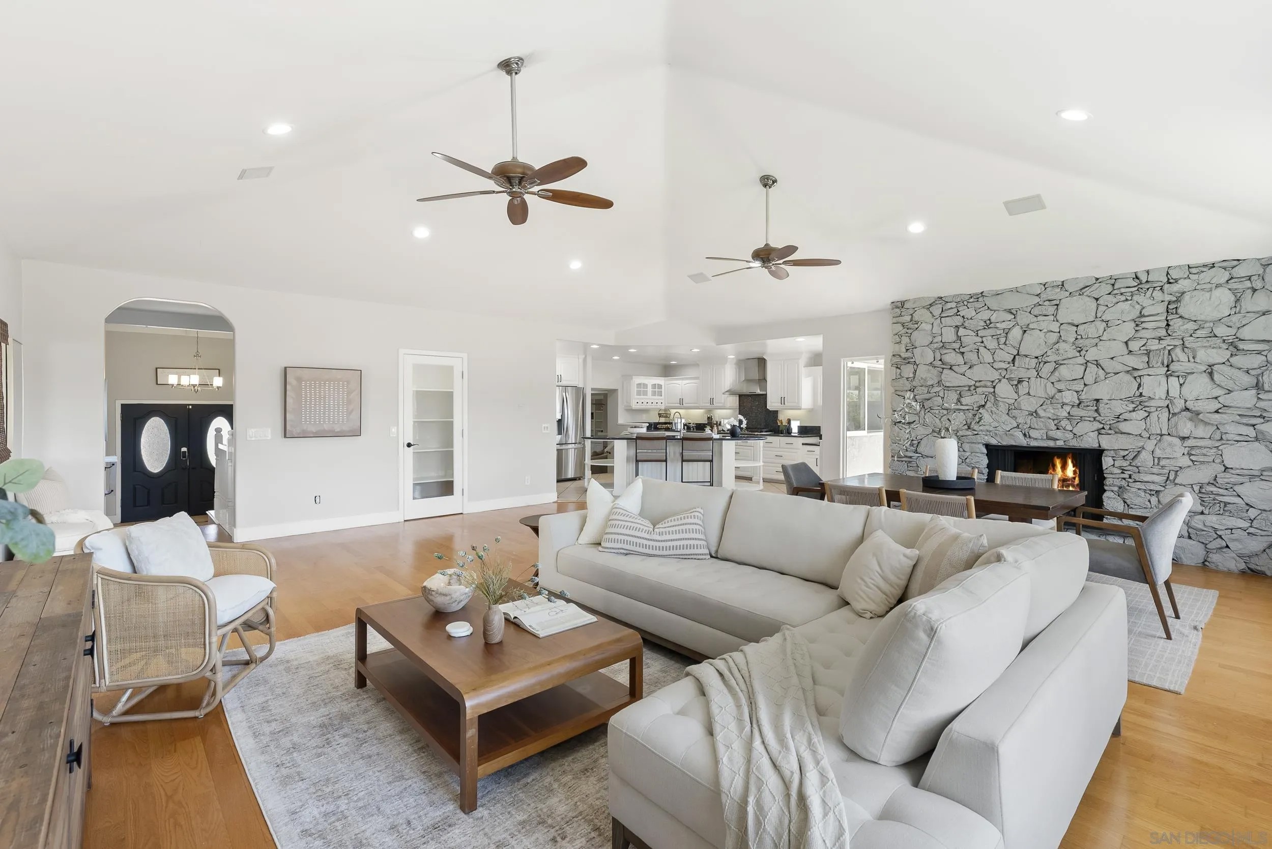 2420 Dehesa Rd